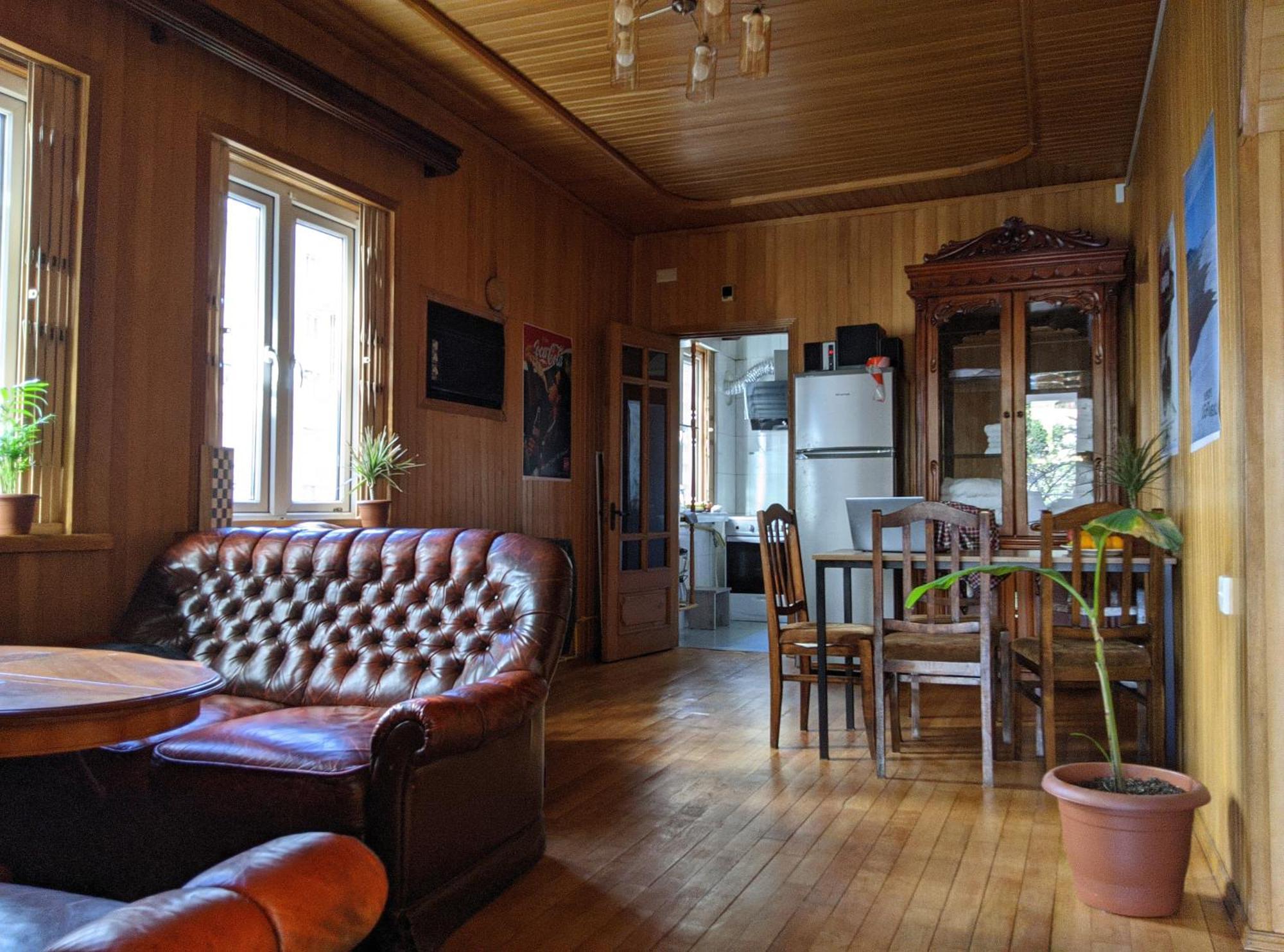 Palm Hostel 巴统 外观 照片